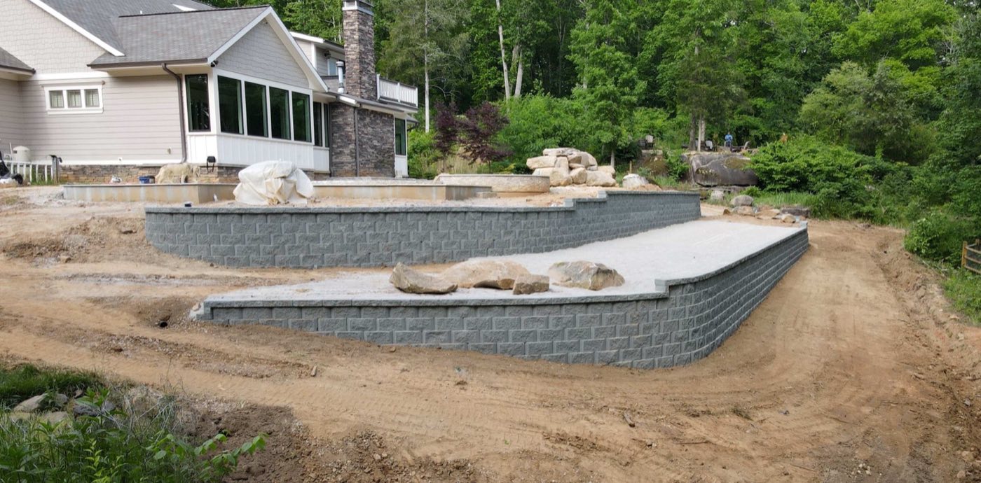 Retaining wall built by Lake Norman Hardscapes in the Lake Norman, NC area
