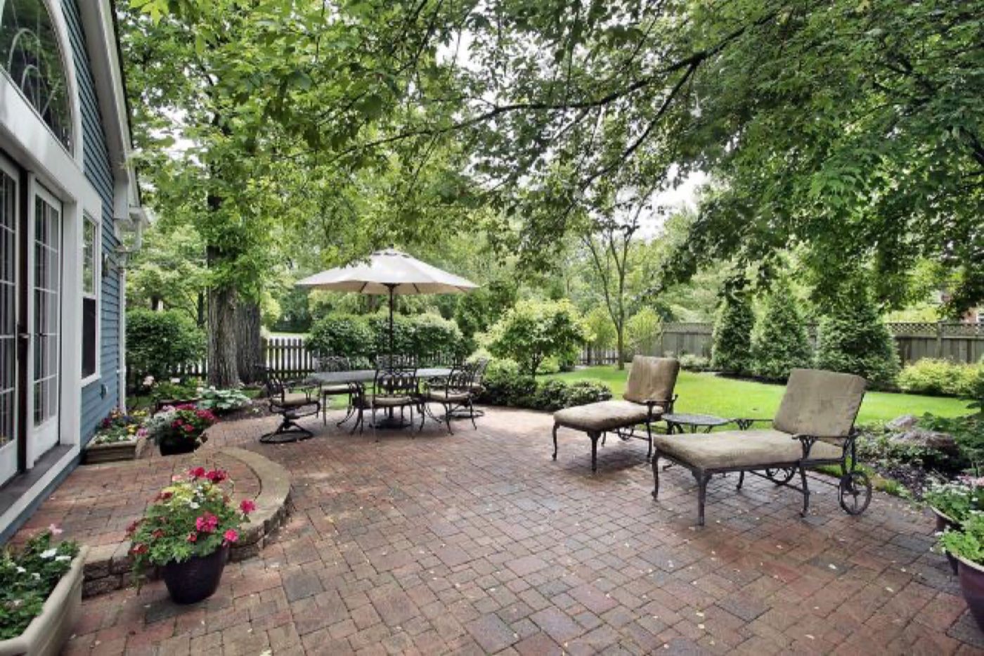 Brick paver patio built by Lake Norman Hardscapes in the Lake Norman, NC area