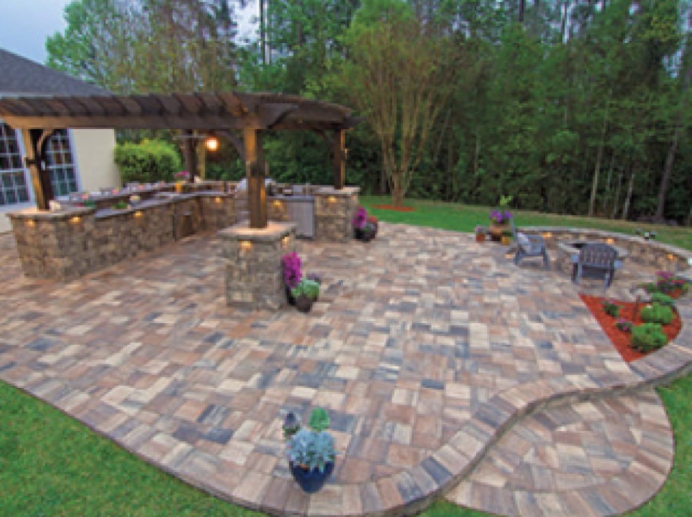 Paver patio built by Lake Norman Hardscapes in the Lake Norman, NC area