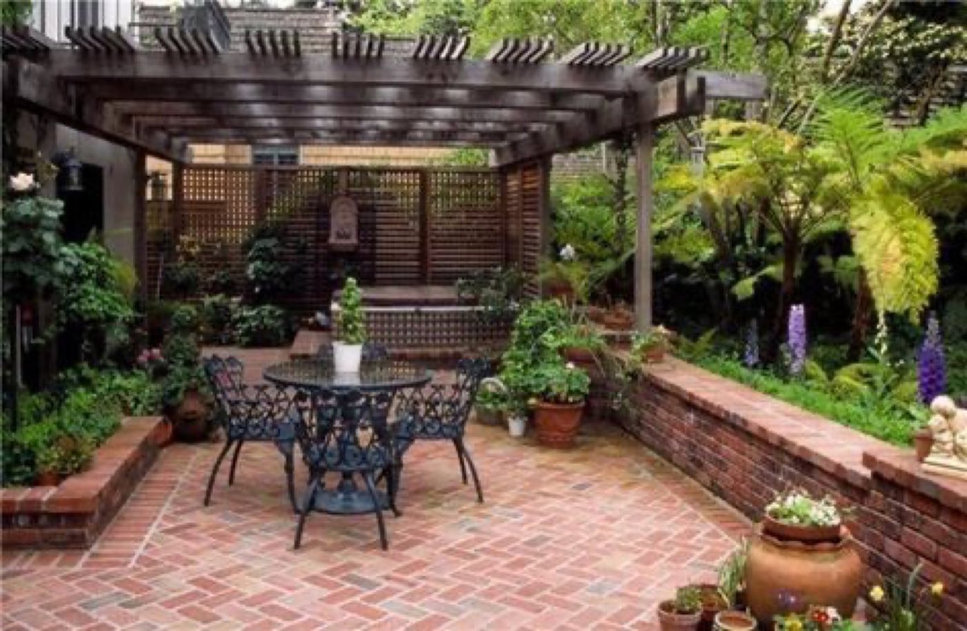 Brick paver patio built by Lake Norman Hardscapes in the Lake Norman, NC area