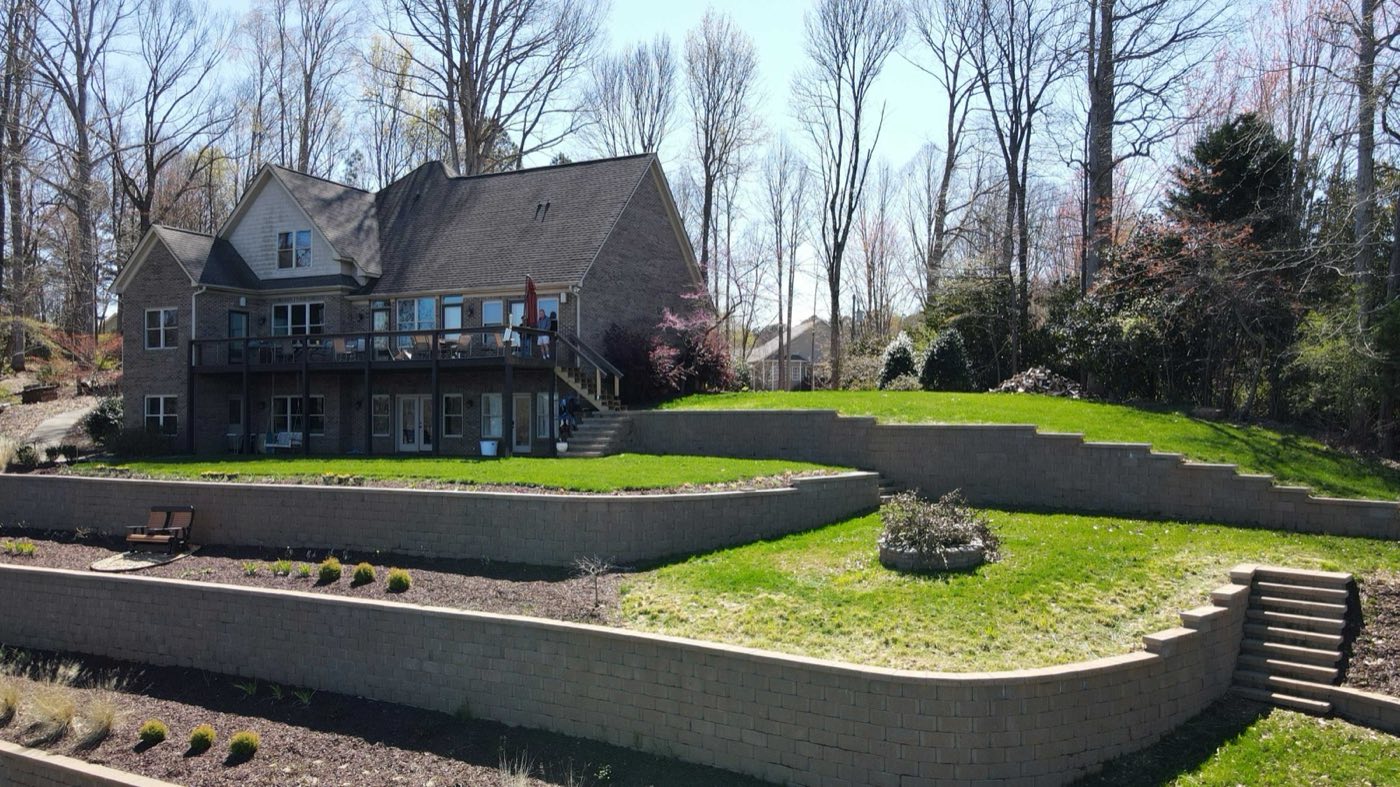 Retaining wall built by Lake Norman Hardscapes in the Lake Norman, NC area