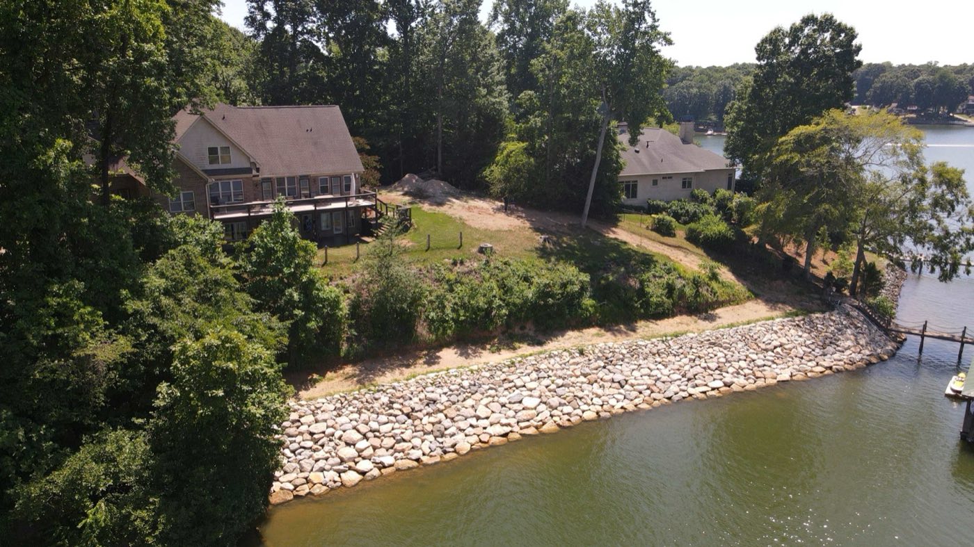 Retaining wall built by Lake Norman Hardscapes in the Lake Norman, NC area