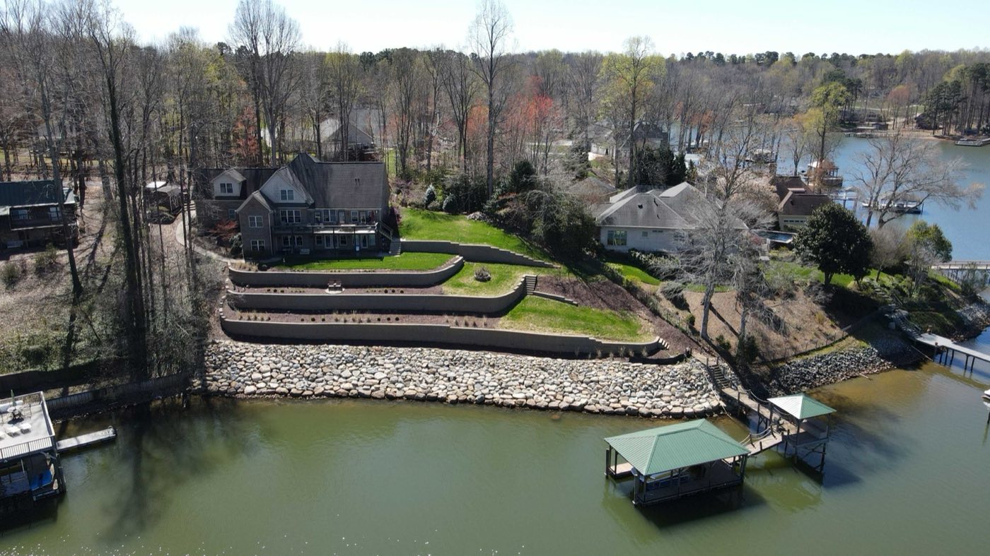 Retaining wall built by Lake Norman Hardscapes in the Lake Norman, NC area