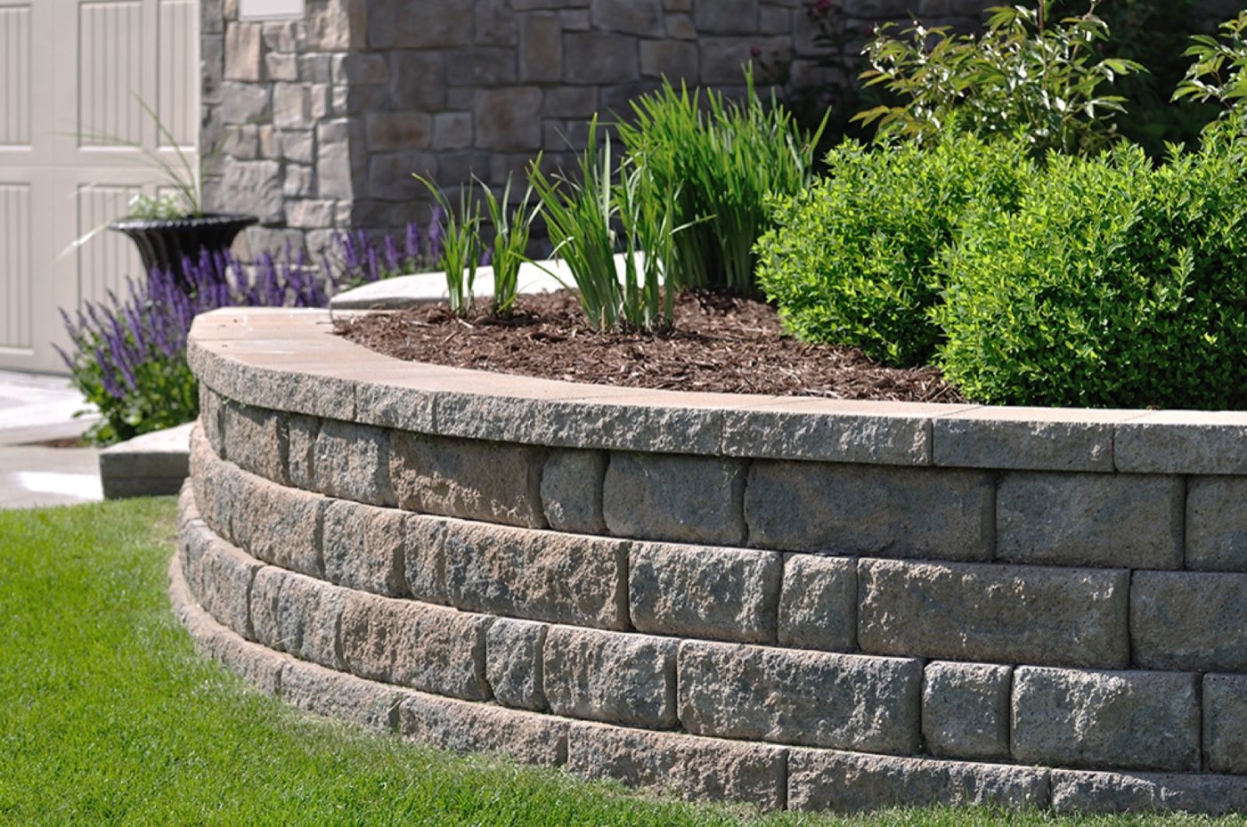 Retaining wall built by Lake Norman Hardscapes in the Lake Norman, NC area