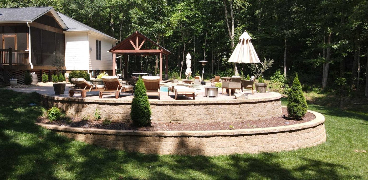 Retaining wall built by Lake Norman Hardscapes in the Lake Norman, NC area